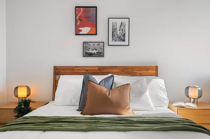 Descansa cómodamente con el colchón Koala tamaño queen, votado como el colchón más cómodo de Australia. 