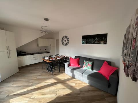 Top performing Airbnb: Relax in Lazise with a pool and garage, 5 minutes from the center in Lazise
