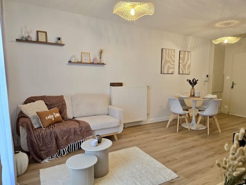 Successful Airbnb property: The Wilson! Cozy T2 with garage. Close to downtown! in Faubourg Sud