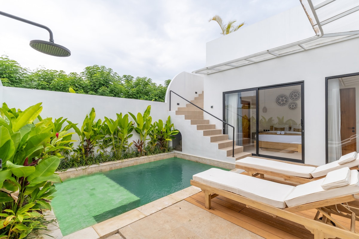 Villa in South Kuta · ★4.89 · 2 bedrooms · 2 beds · 2.5 private baths, Airbnb comparable