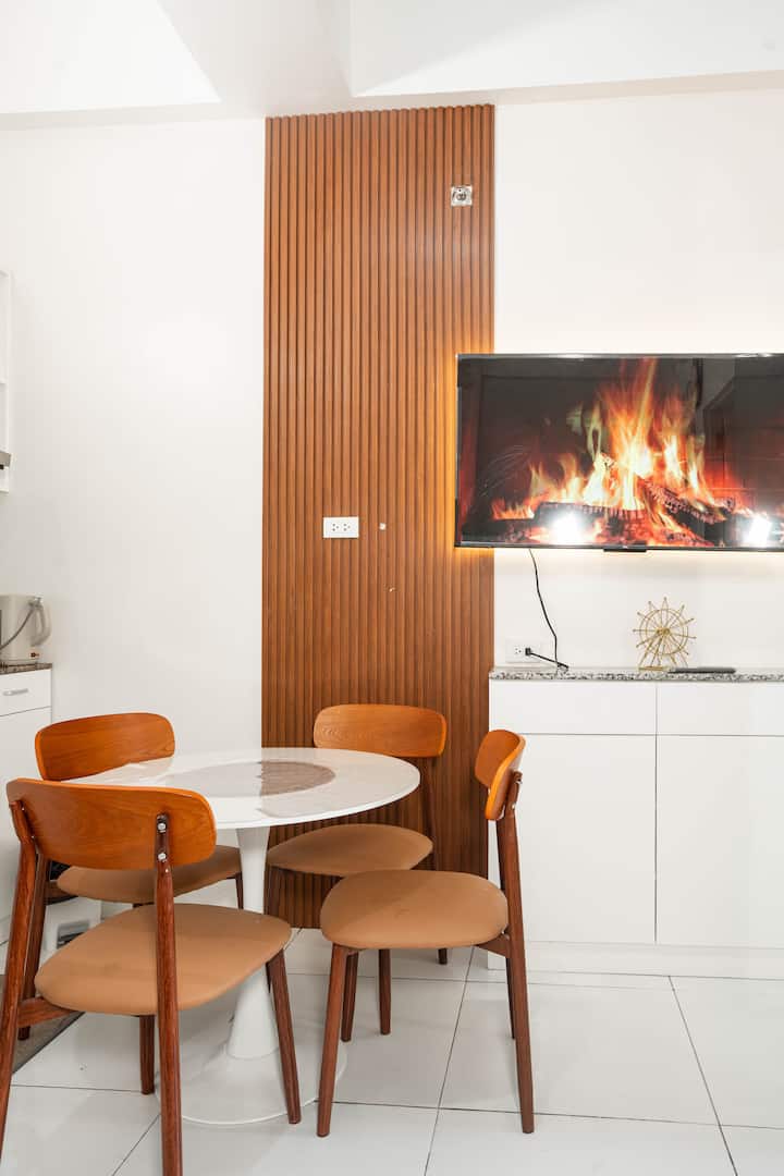 2 Bedroom Condo Unit With City View - Naga