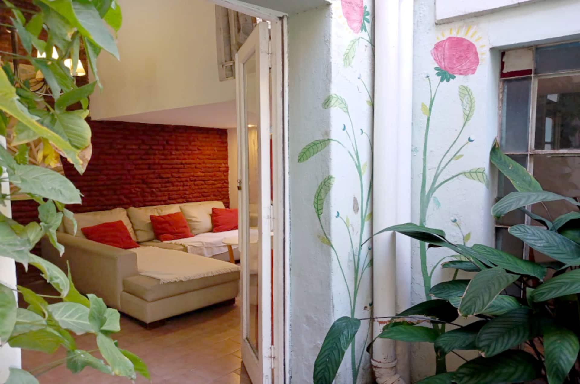 Refurbished two-bedroom apartment in San Telmo with private terrace