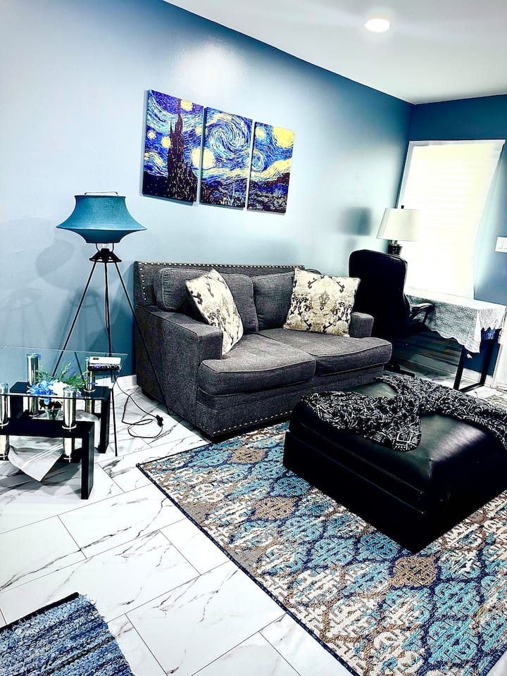 Stylish Private Room | Cozy, Clean & Modern 3 - Chesterfield
