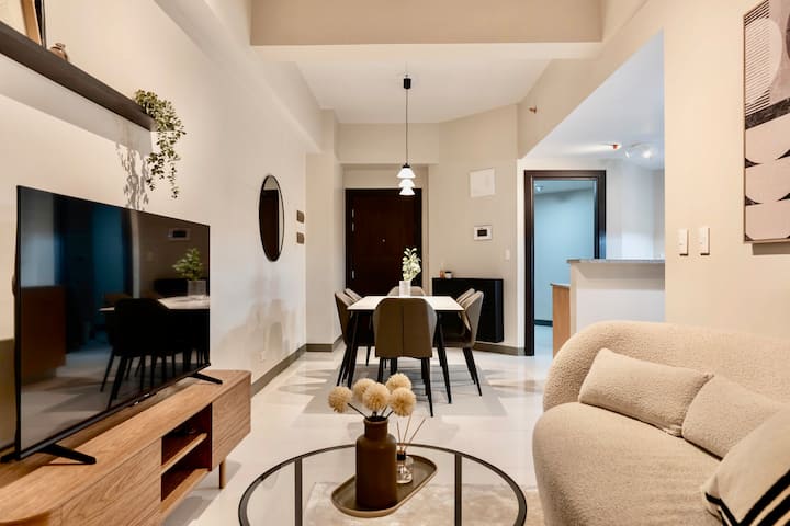 2br W/ Balcony | Family & Friends | Parksuites Bgc - Taguig