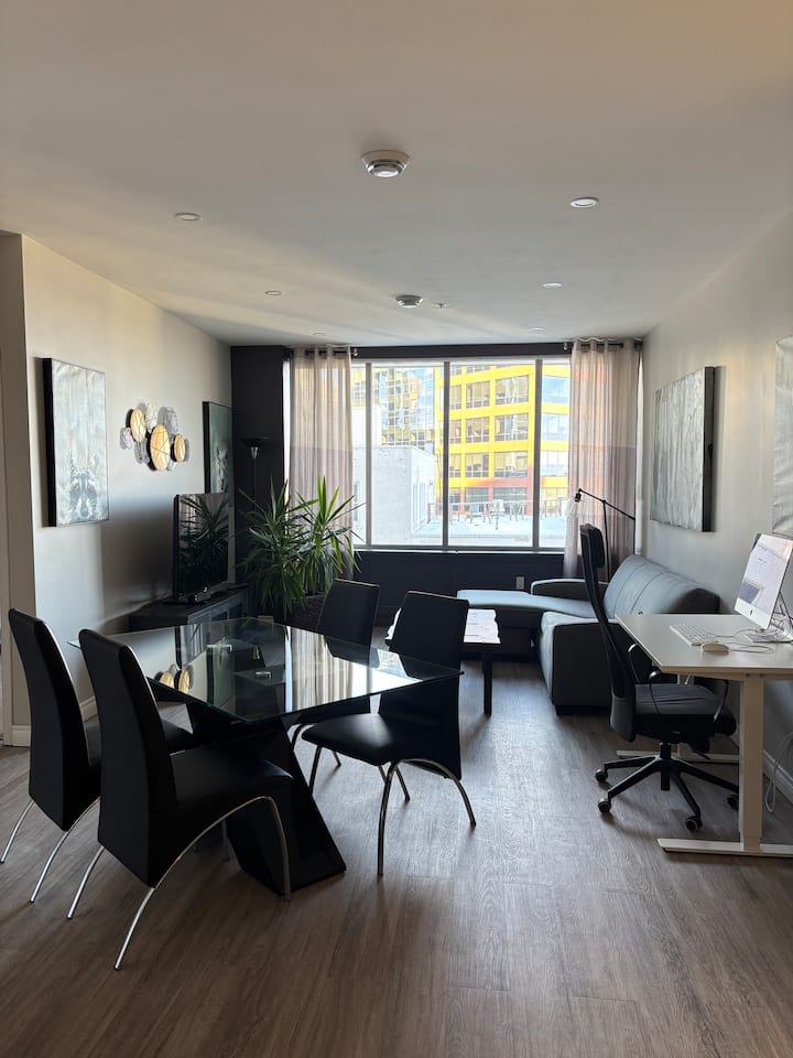 Dt Regina | 2br/2ba Walk To Offices & Dining - Regina