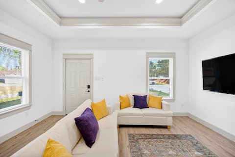 Top performing Airbnb: Airport AirBnB #1 in Iah / Airport Area