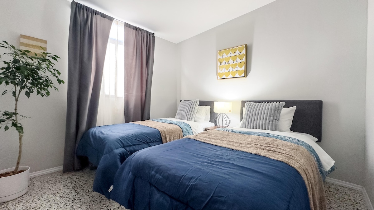 كازا أزول غرفة نوم مزدوجة: سريران مفردان مريحان، مساحة مريحة للراحة 