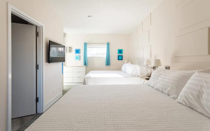 Walk To Five Points & Stadium | 3 King Beds - Nashville, TN