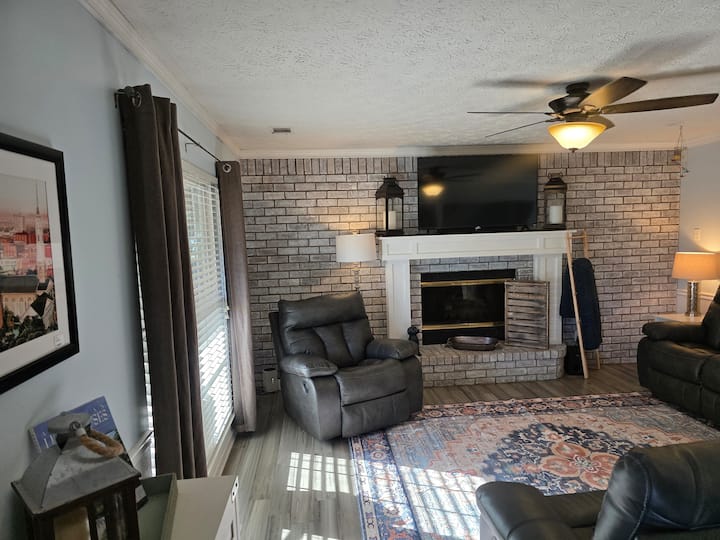Spacious 4br Home In Historic Pooler - Pooler, GA