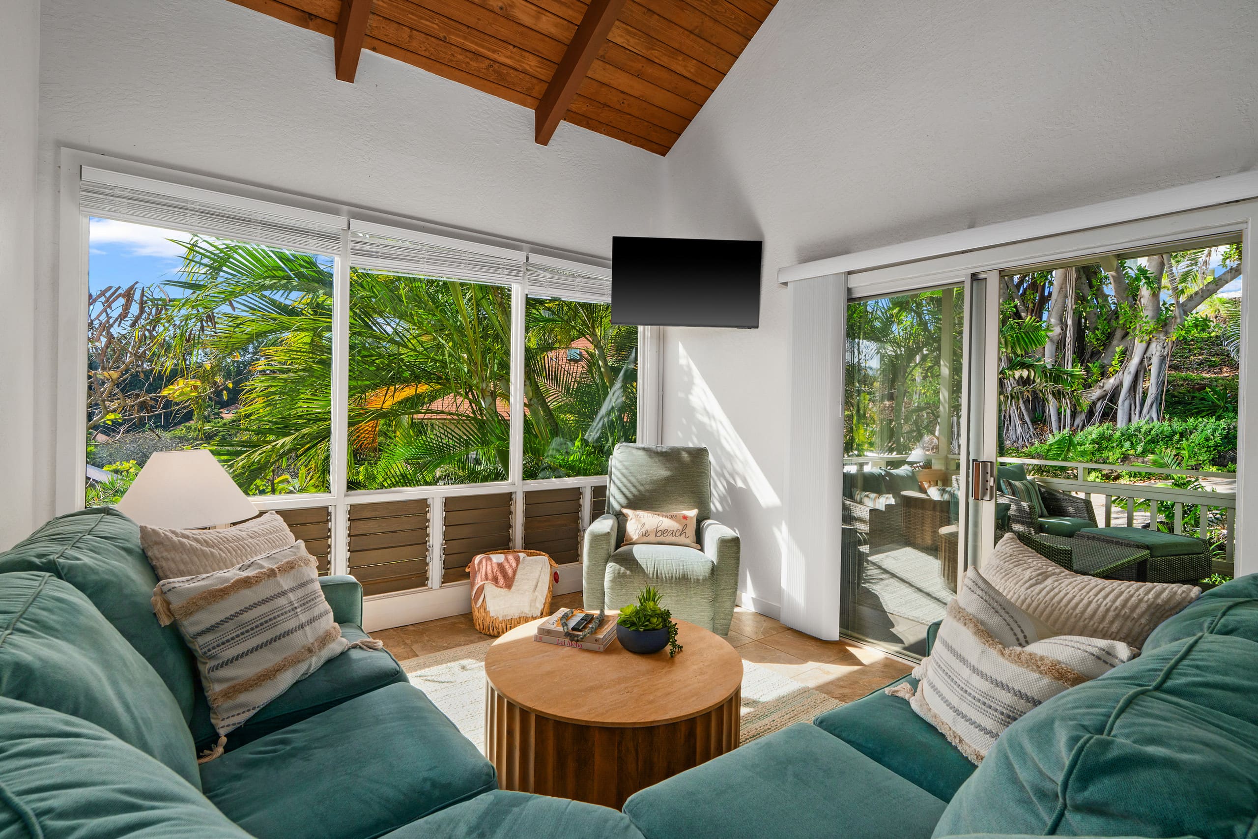 Luxury South Side Retreat - Image 2