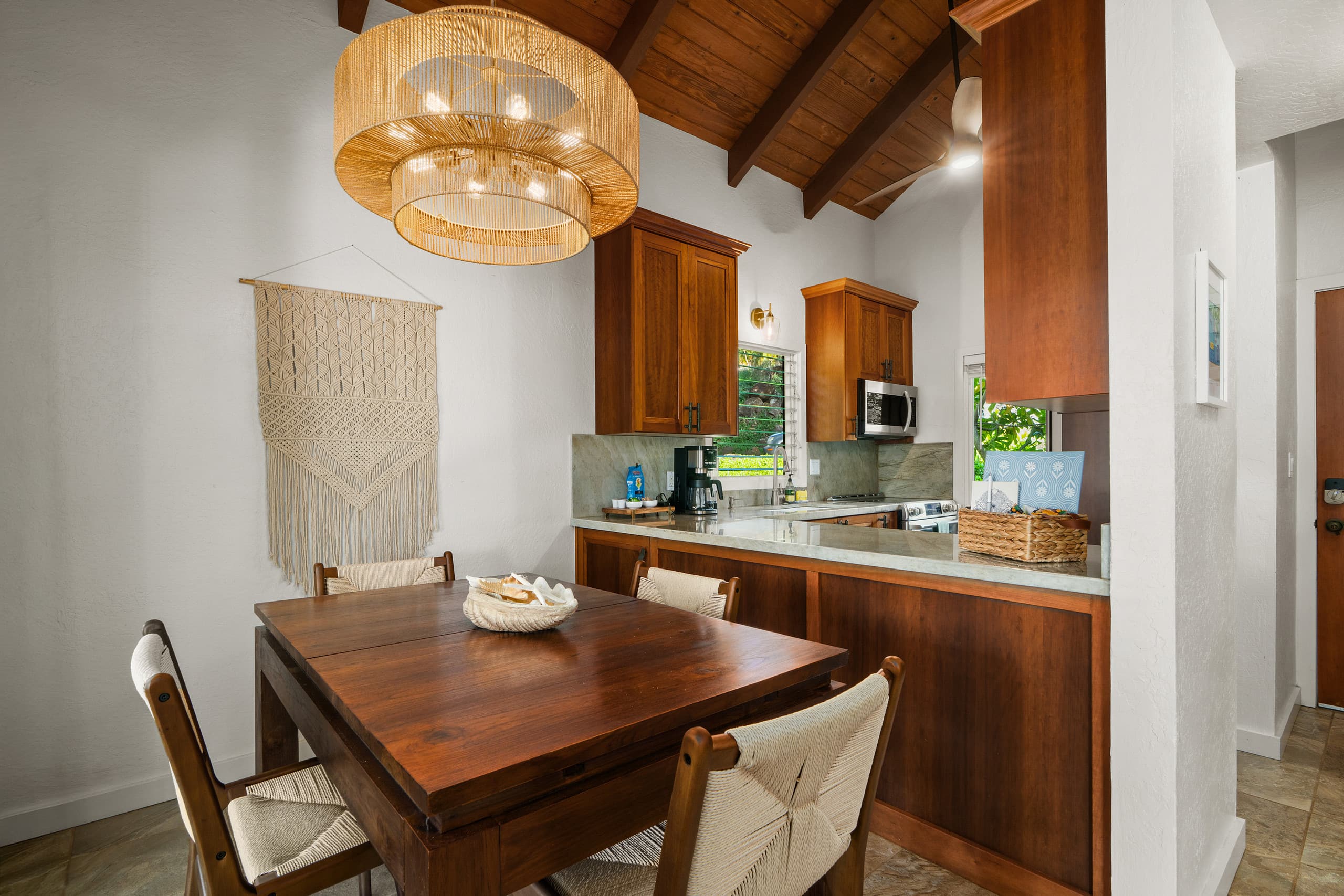 Luxury South Side Retreat - Image 6