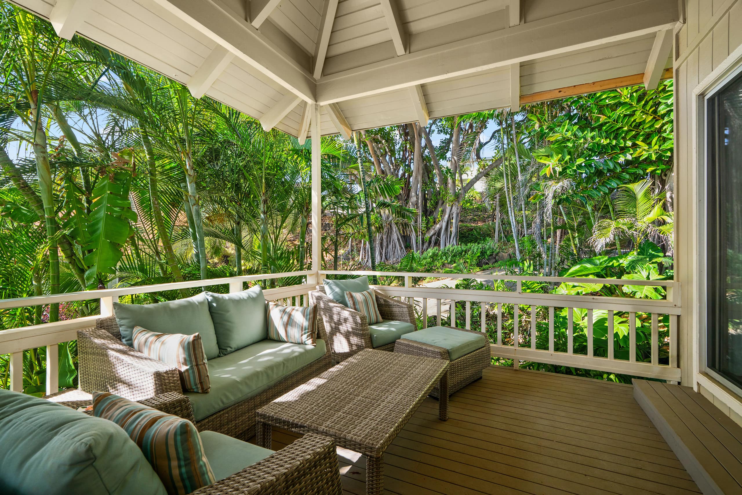 Luxury South Side Retreat - Image 15