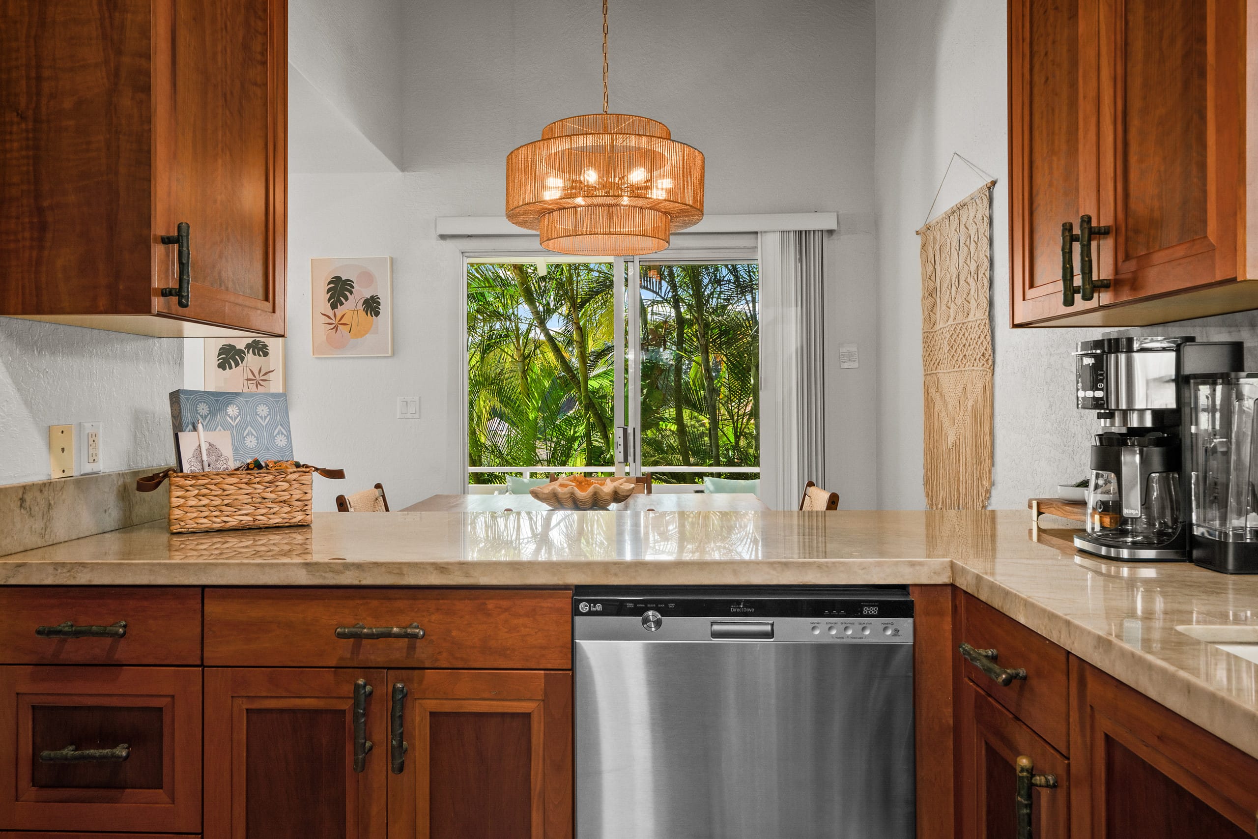 Luxury South Side Retreat - Image 3