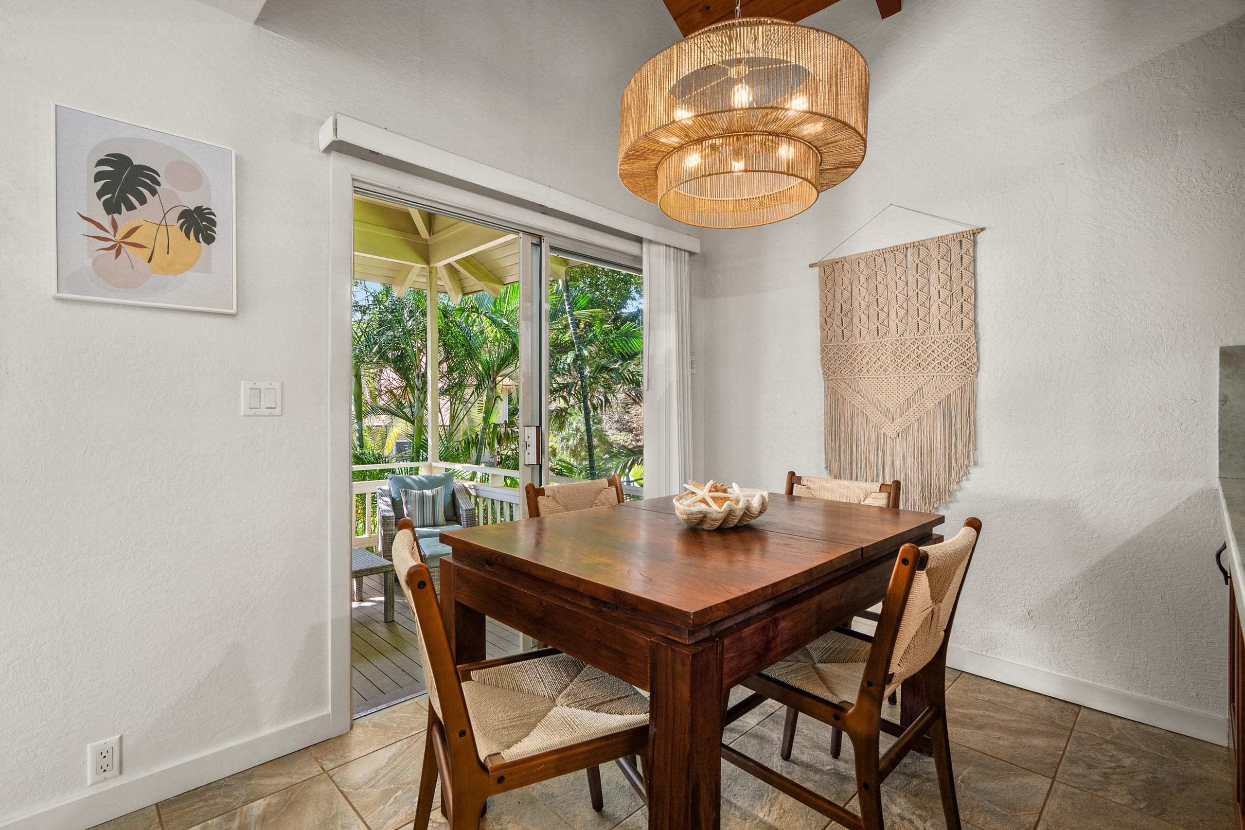 Luxury South Side Retreat - Image 5