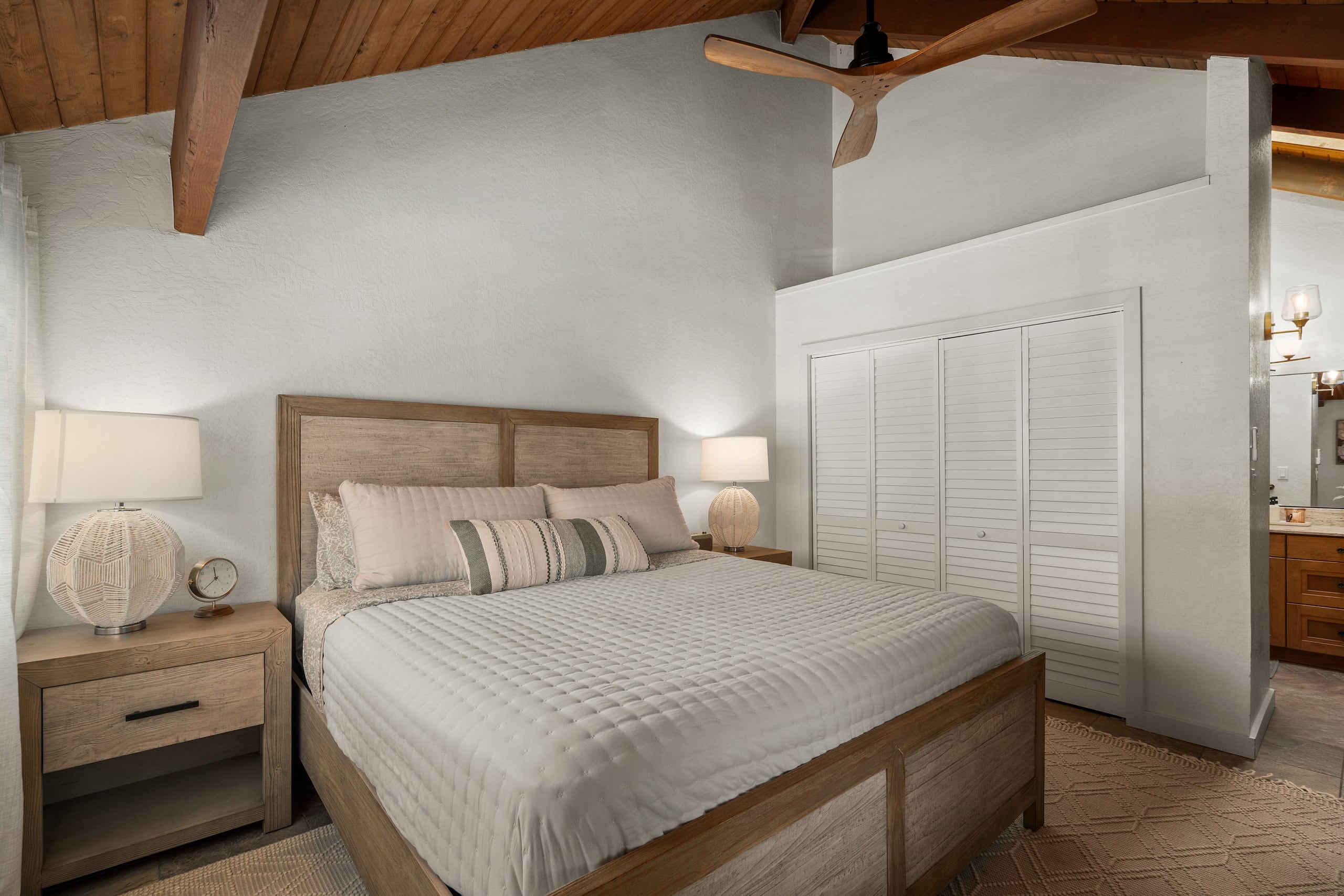 Luxury South Side Retreat - Image 8