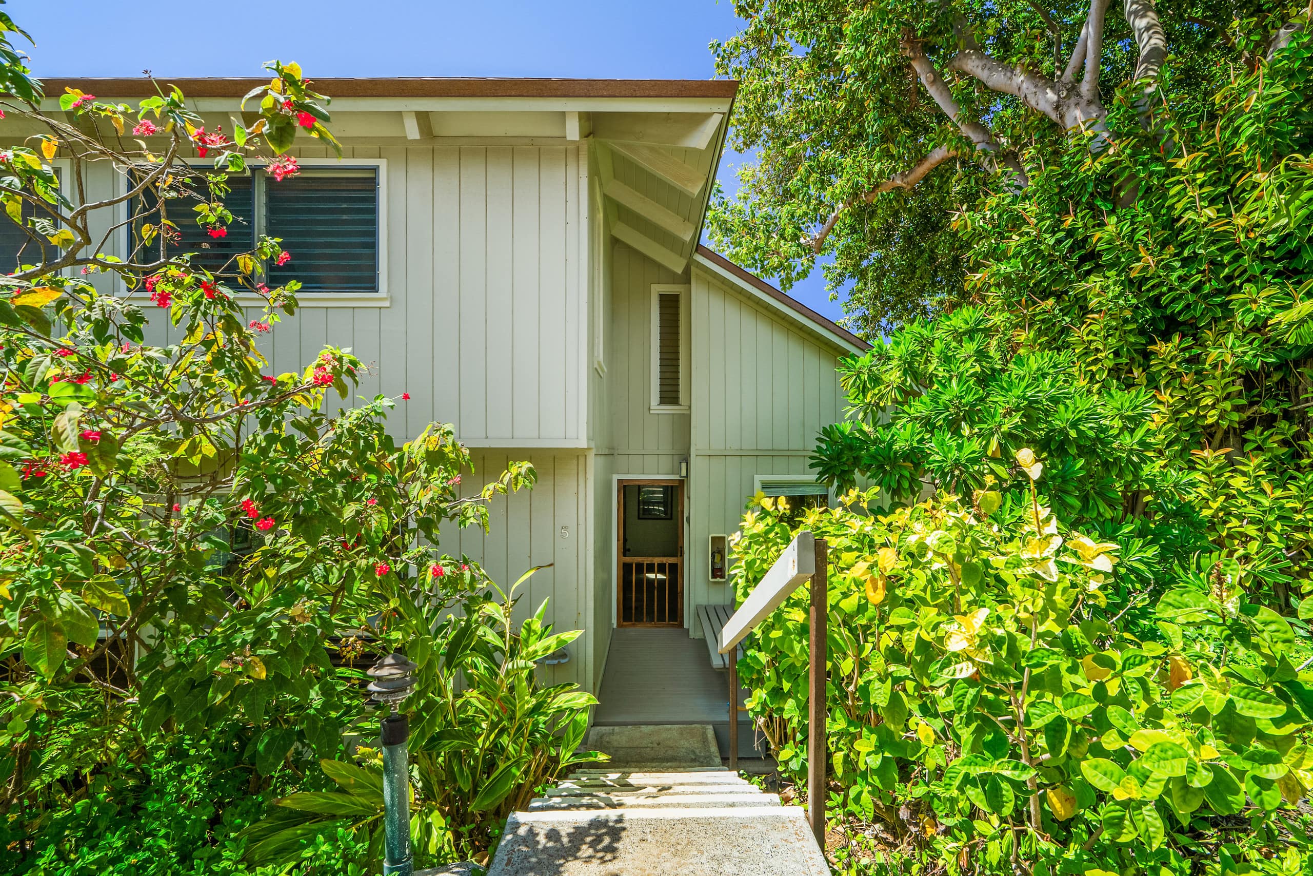 Luxury South Side Retreat - Image 18