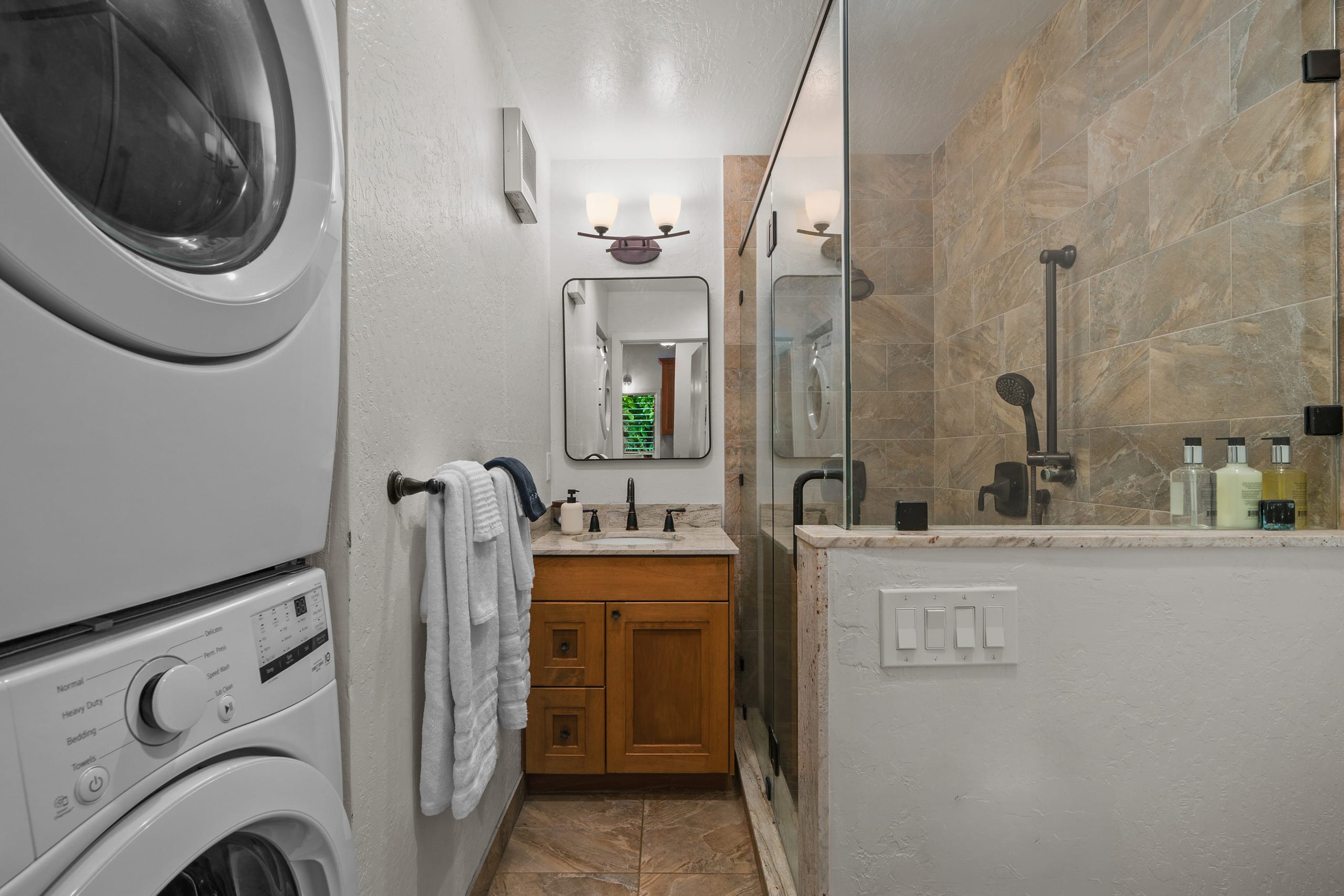 Luxury South Side Retreat - Image 13