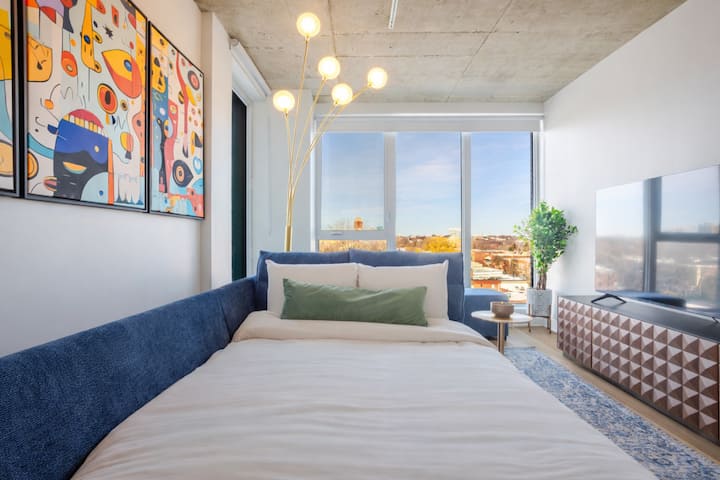 Montreal Retreat With Rooftop Pool & Parking - Montreal