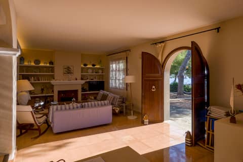 Anuncio de Airbnb popular: Villa in Portocolom · Seafront & Near Beach en Felanich