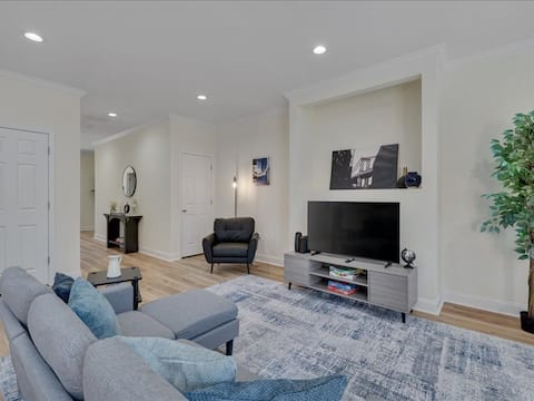 Top Airbnb: Hotel-Quality Stay Near Duke | No Carpet in Durham