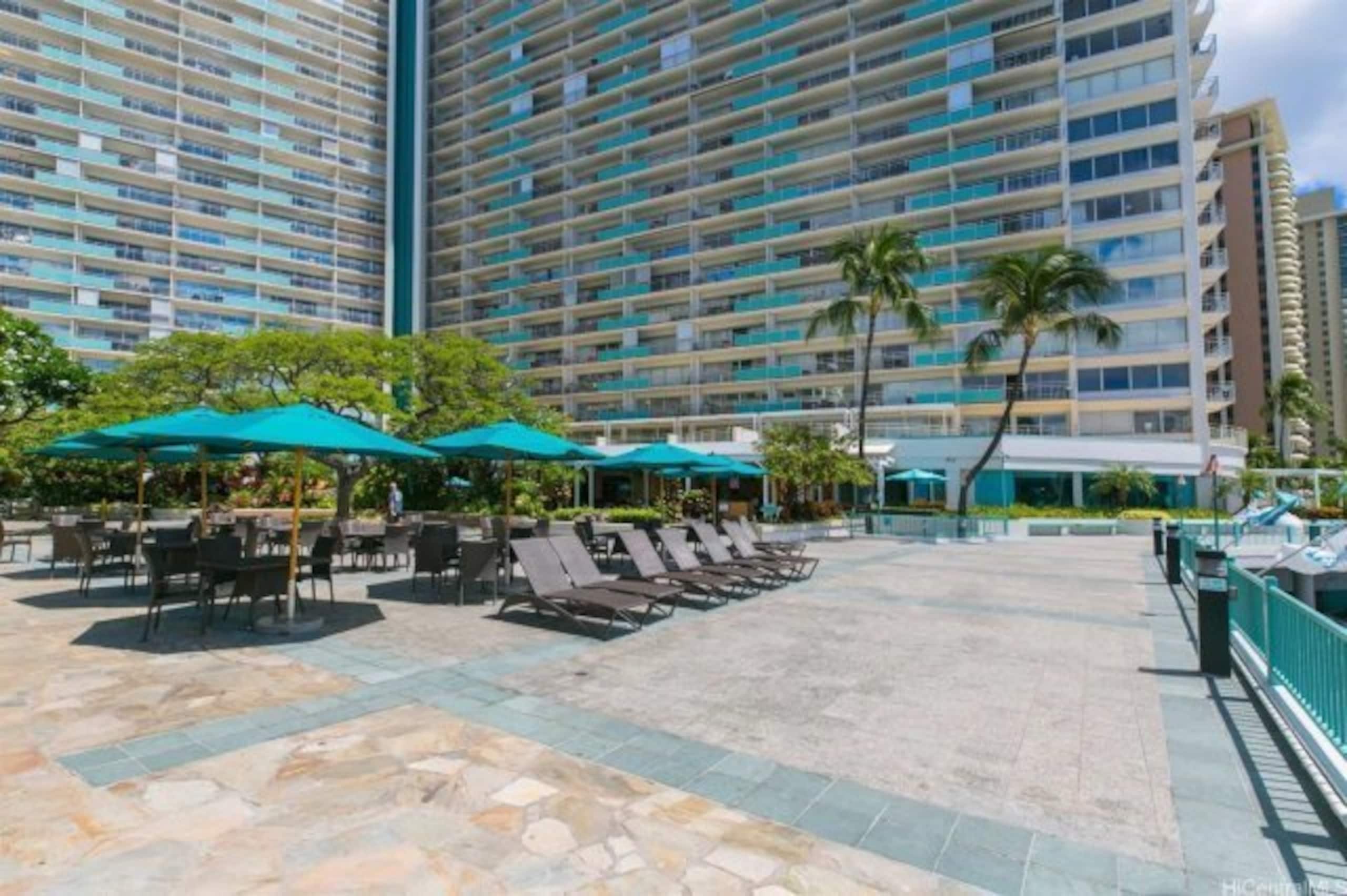 Condo in Honolulu · ★4.81 · Studio · 3 beds · 1 private bath - Image 29