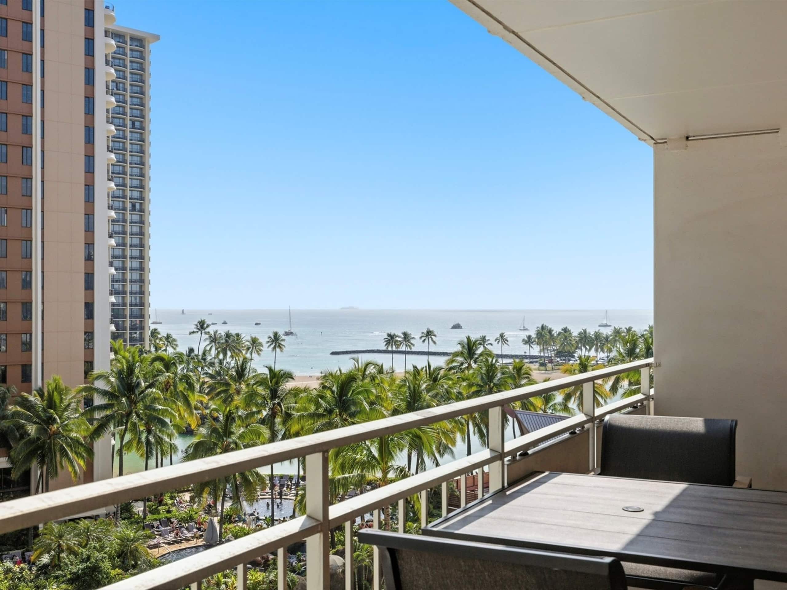 Condo in Honolulu · ★4.81 · Studio · 3 beds · 1 private bath - Image 12