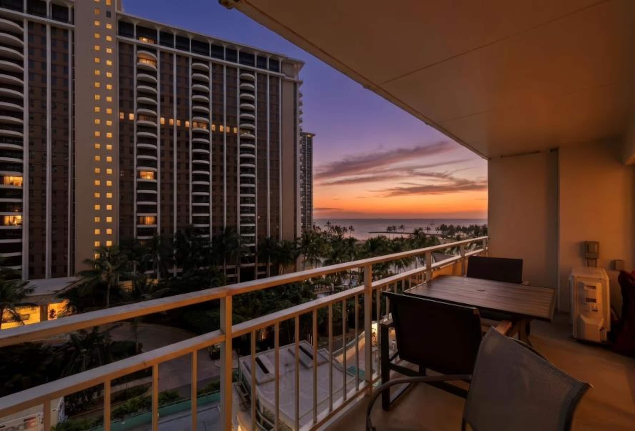 Condo in Honolulu · ★4.81 · Studio · 3 beds · 1 private bath - Image 14