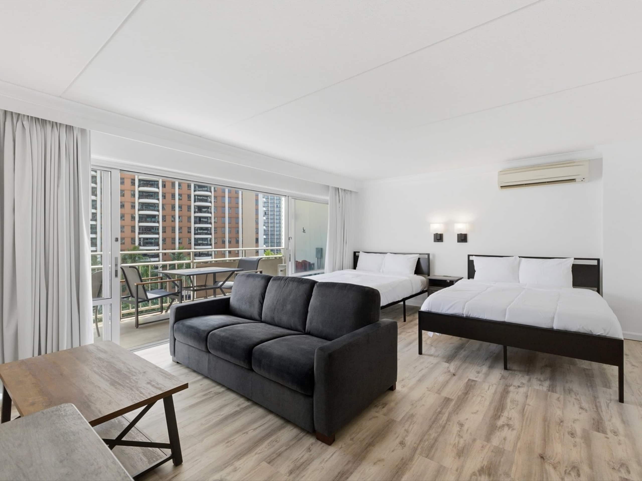 Condo in Honolulu · ★4.81 · Studio · 3 beds · 1 private bath - Image 22