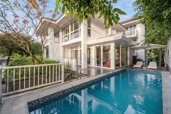 Luxury 4BR 5BA with Private Pool & Near the Beach