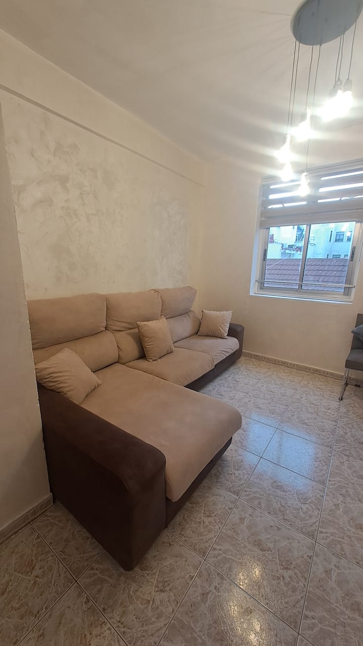 Family Stylish & Modern 3bdr Gem Off Main Street! - La Línea de la Concepción