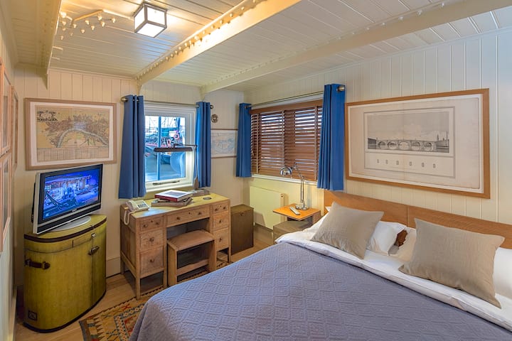 The Harpy Houseboat, Tower Bridge - Houses for Rent in Central