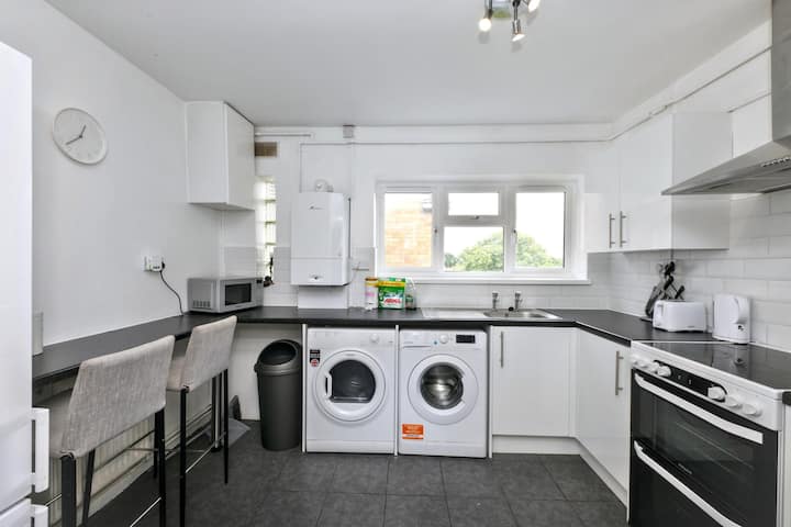 3-bed Flat | Colchester | Wifi & Parking - Colchester