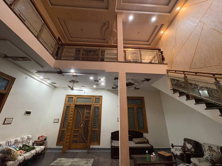 Radha Retreat - Stay Near Shri Krishna Janmbhoomi - Mathura