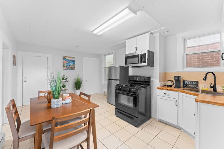 Central Renovated Condo With Parking/train - Boston, MA