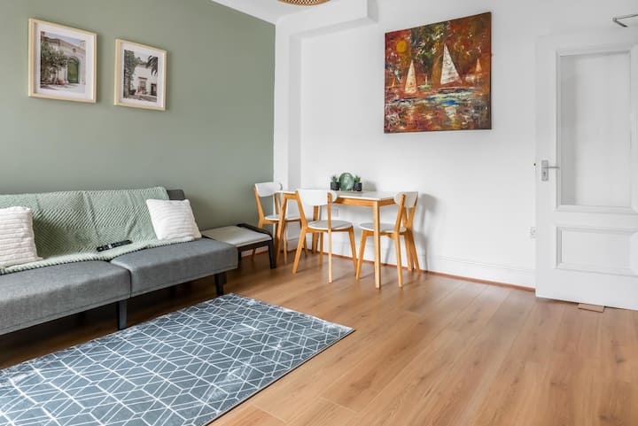 Warm House, Perfect For Relocations, Sleeps 9 - Warrington