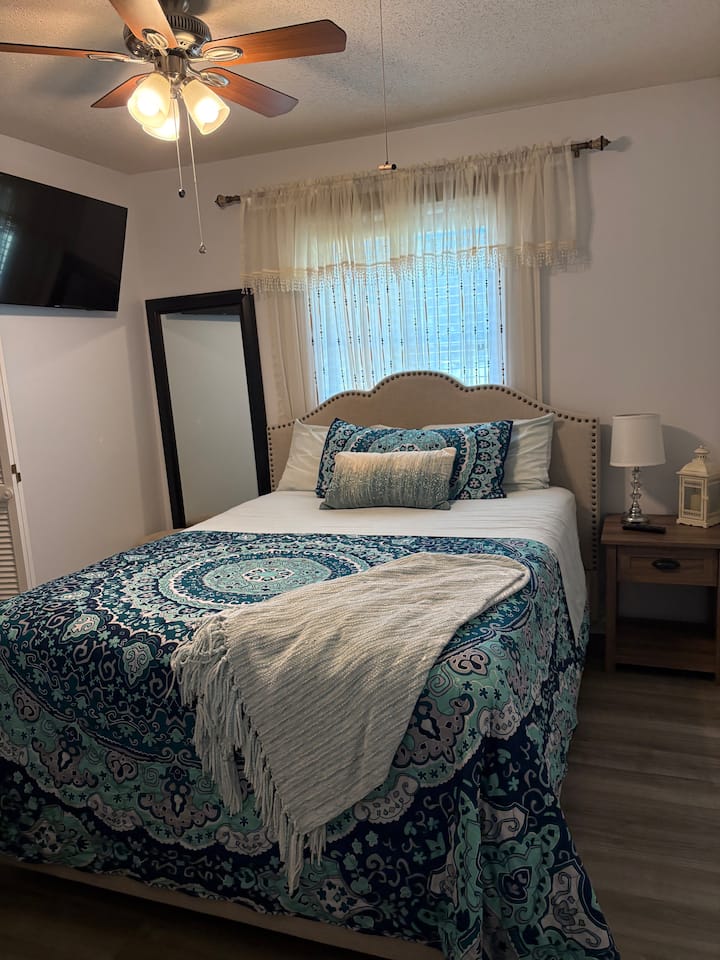 Quiet Queen Bedroom+shared Bath+park - Dothan, AL