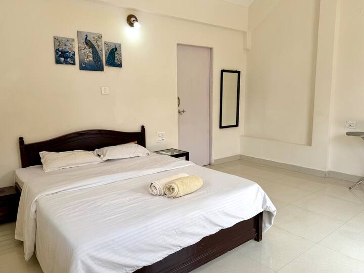 Bedroom 1 image 3