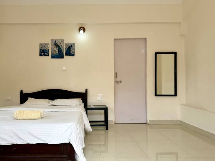 Bedroom 1 image 4