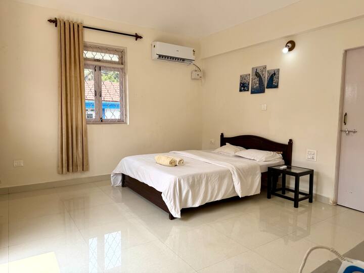 Bedroom 1 image 2