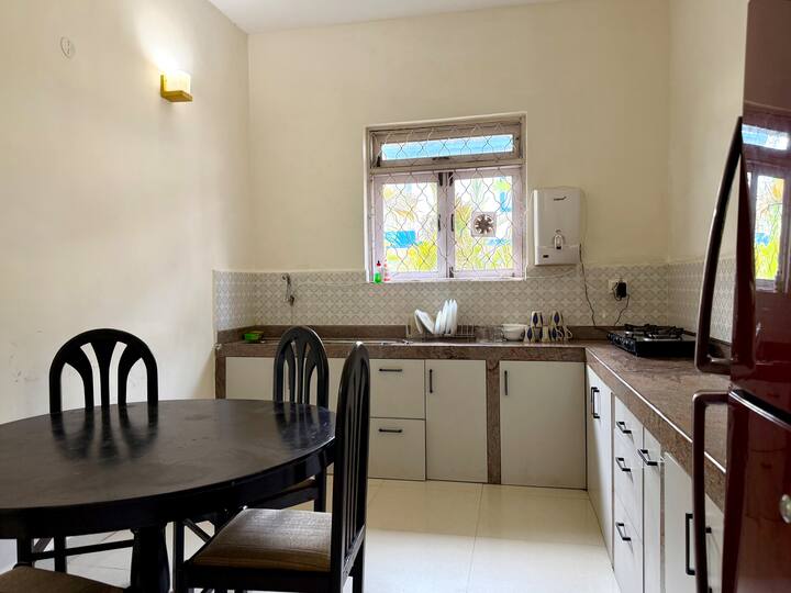 Dining area image 2