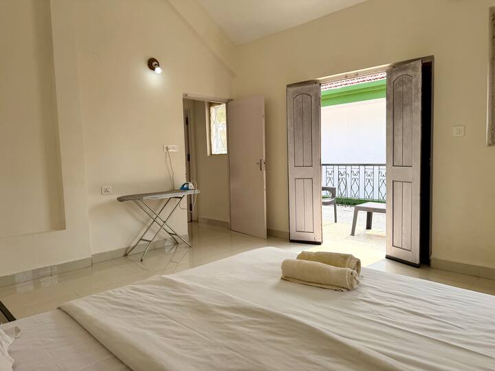 Bedroom 1 image 5