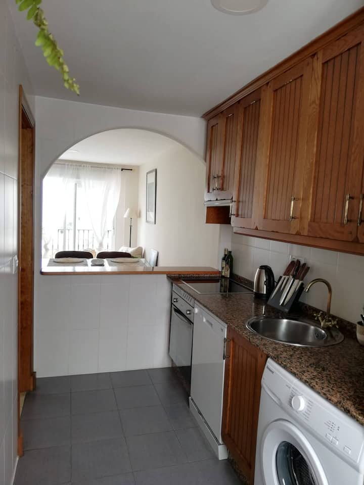 Cozy Apartment In Heart Of City, Walk To The Beach - Tarifa