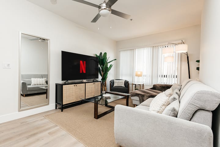 Central Quality 2 Bd Apartment - West Hollywood, CA