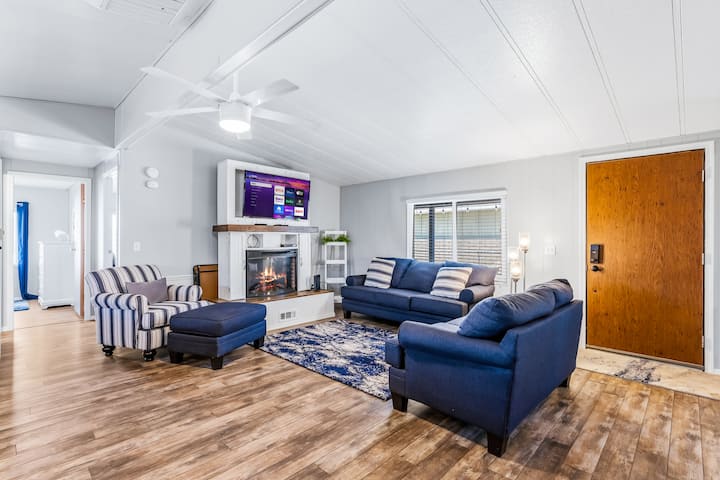 Remodeled 3 Bdr Across From River/sleeps 10 - Laughlin, NV