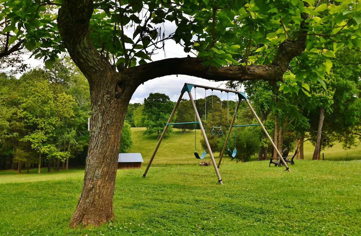 Peaceful Guesthouse on 15 Acres with Pool