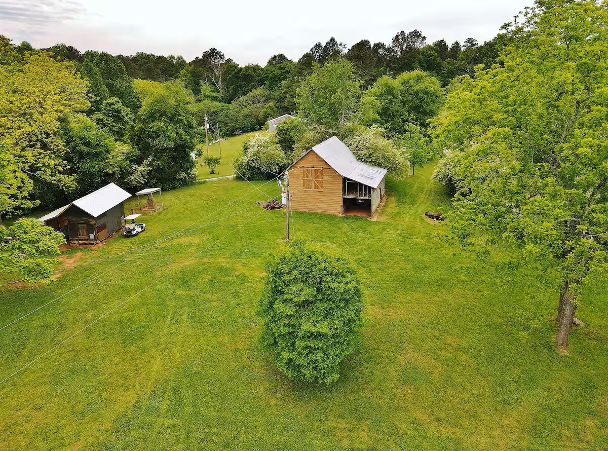 Peaceful Guesthouse on 15 Acres with Pool