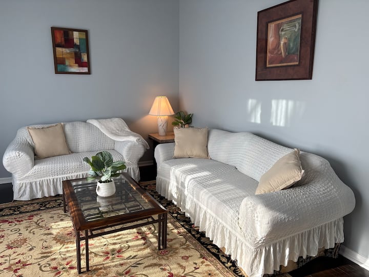 Modern 4 Br Oasis, Perfect For Family And Work - Warren, MI
