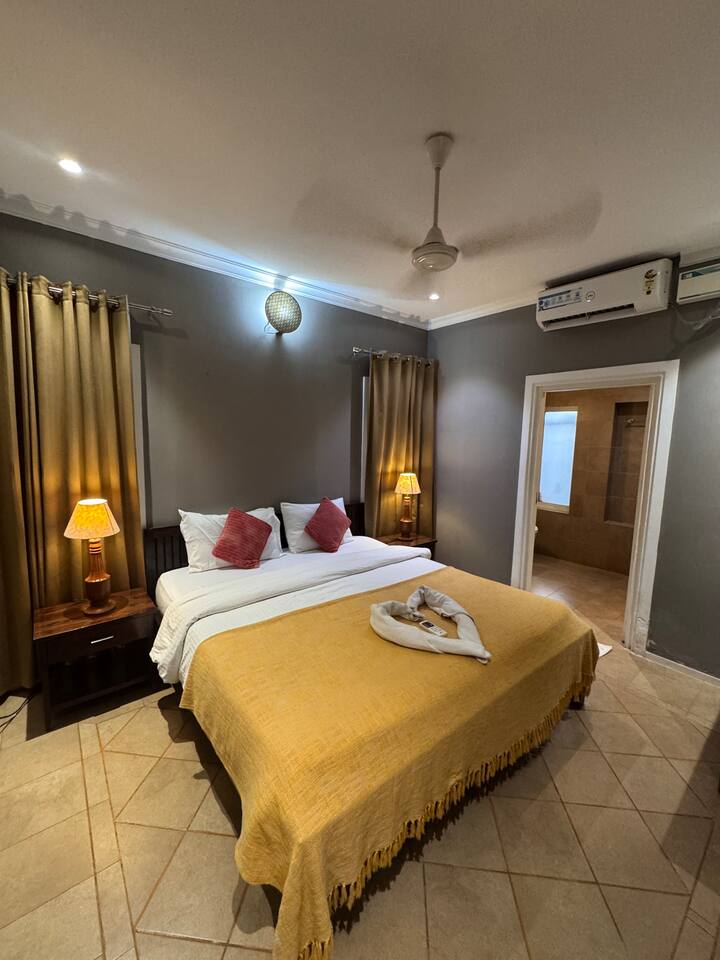 Bedroom 1 image 2
