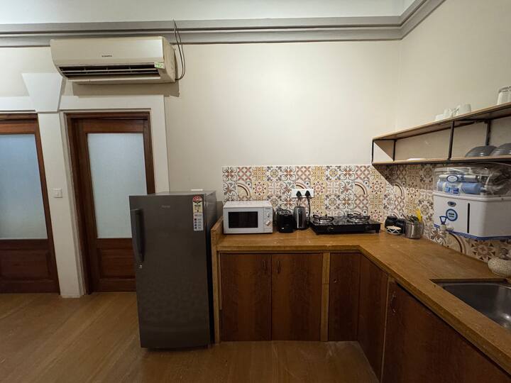 Full kitchen image 1