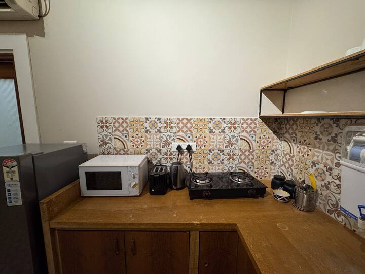 Full kitchen image 2